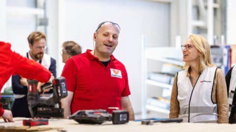 Minister brengt haperende ‘woningbouwmachine’ op stoom: ‘De rust die ze uitstraalt…’   