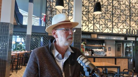 De duurzame boekenkast van Ronald Rovers: ‘Wie heeft bedacht dat we als land all electric moeten zijn?’